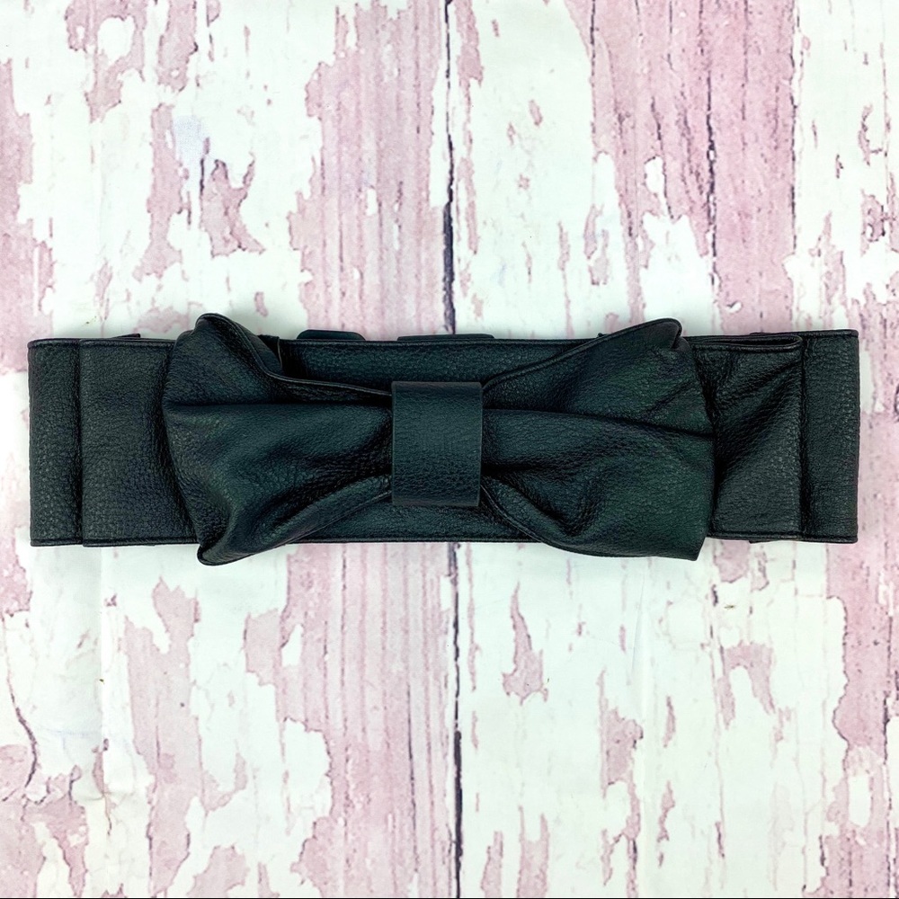 NWT Macy’s Pebble Faux Leather Bow Belt